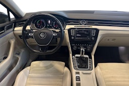 harmaa Volkswagen Passat 2017 kuva 9.