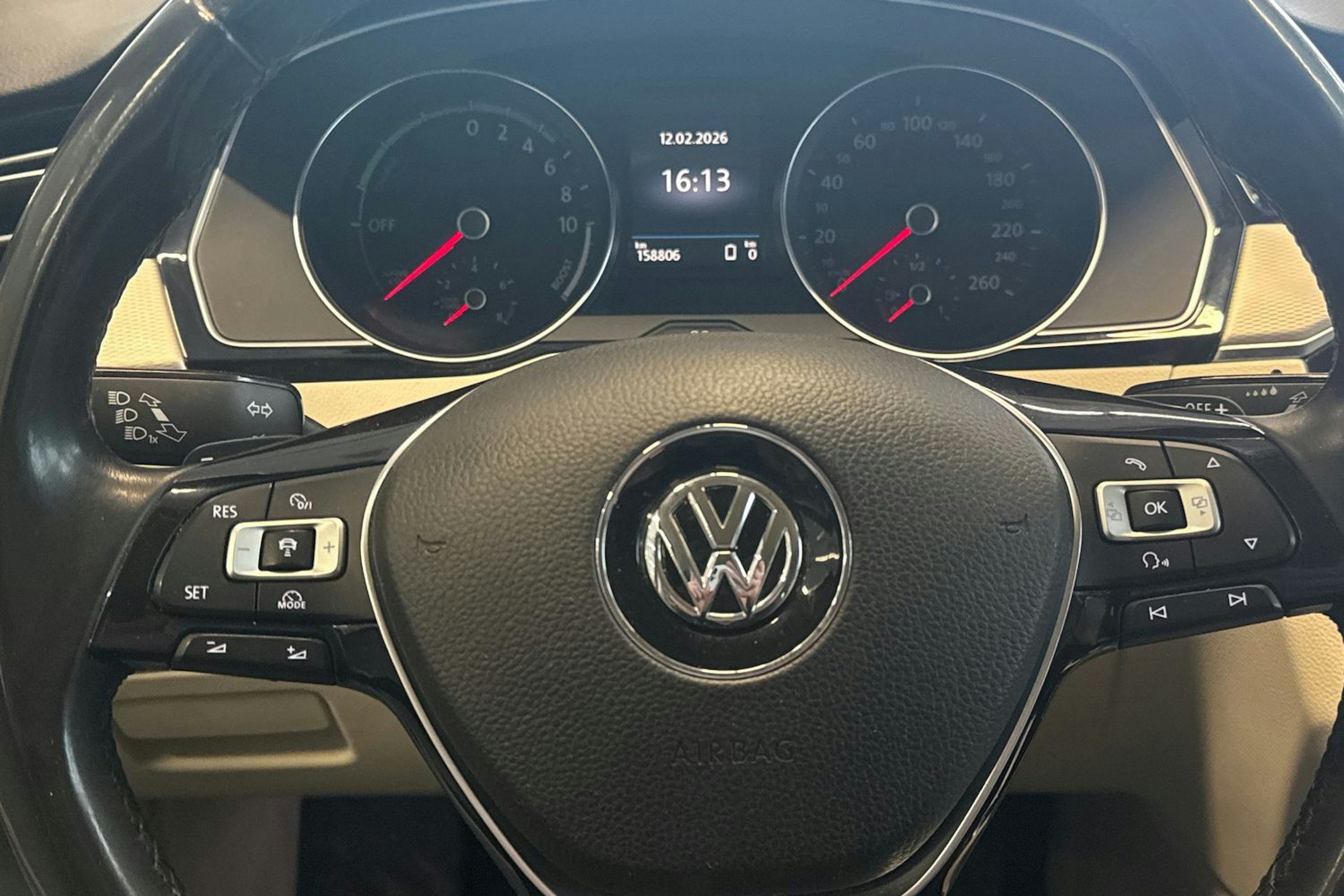 harmaa Volkswagen Passat 2017 kuva 14.