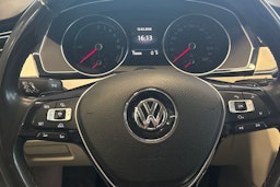 harmaa Volkswagen Passat 2017 kuva 14.