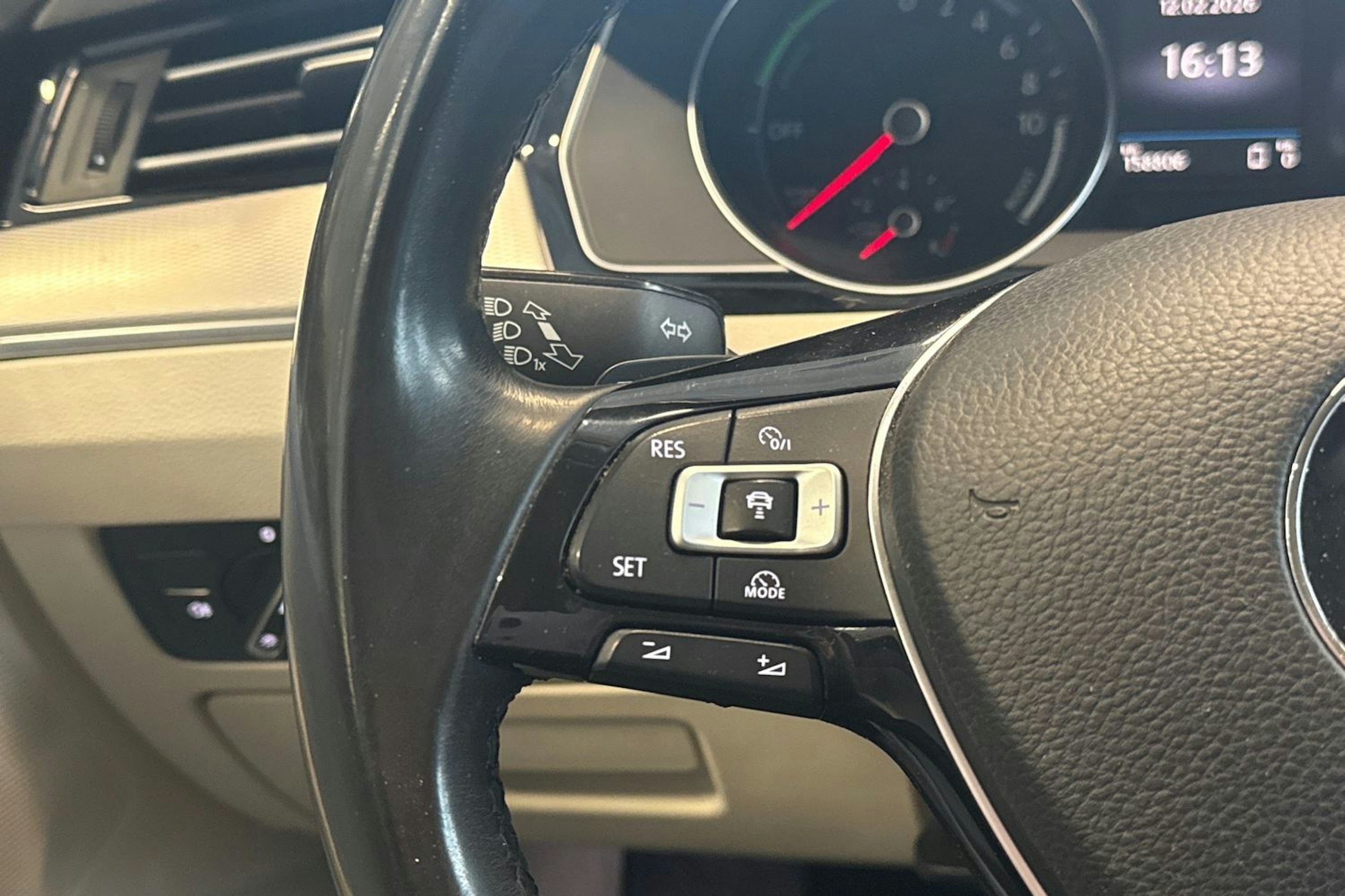 harmaa Volkswagen Passat 2017 kuva 15.