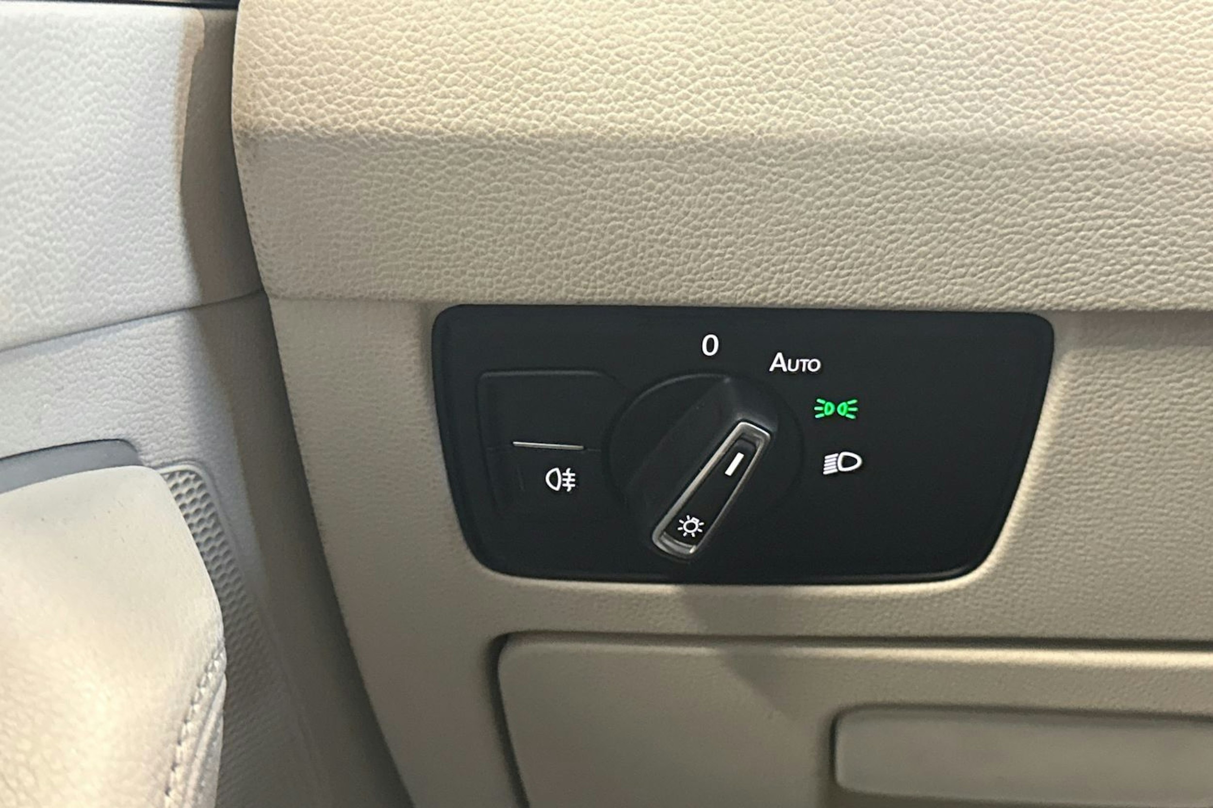 harmaa Volkswagen Passat 2017 kuva 17.