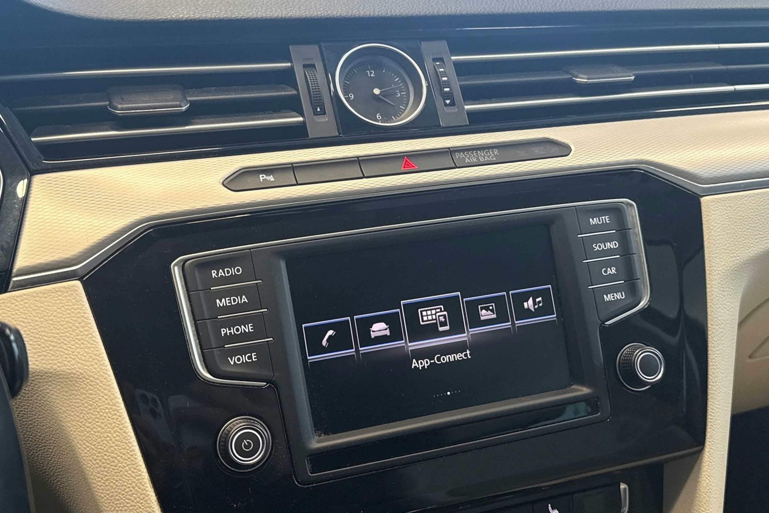 harmaa Volkswagen Passat 2017 kuva 19.