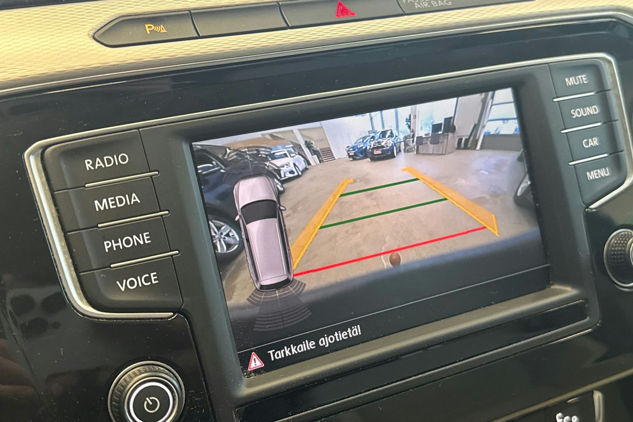 harmaa Volkswagen Passat 2017 kuva 21.