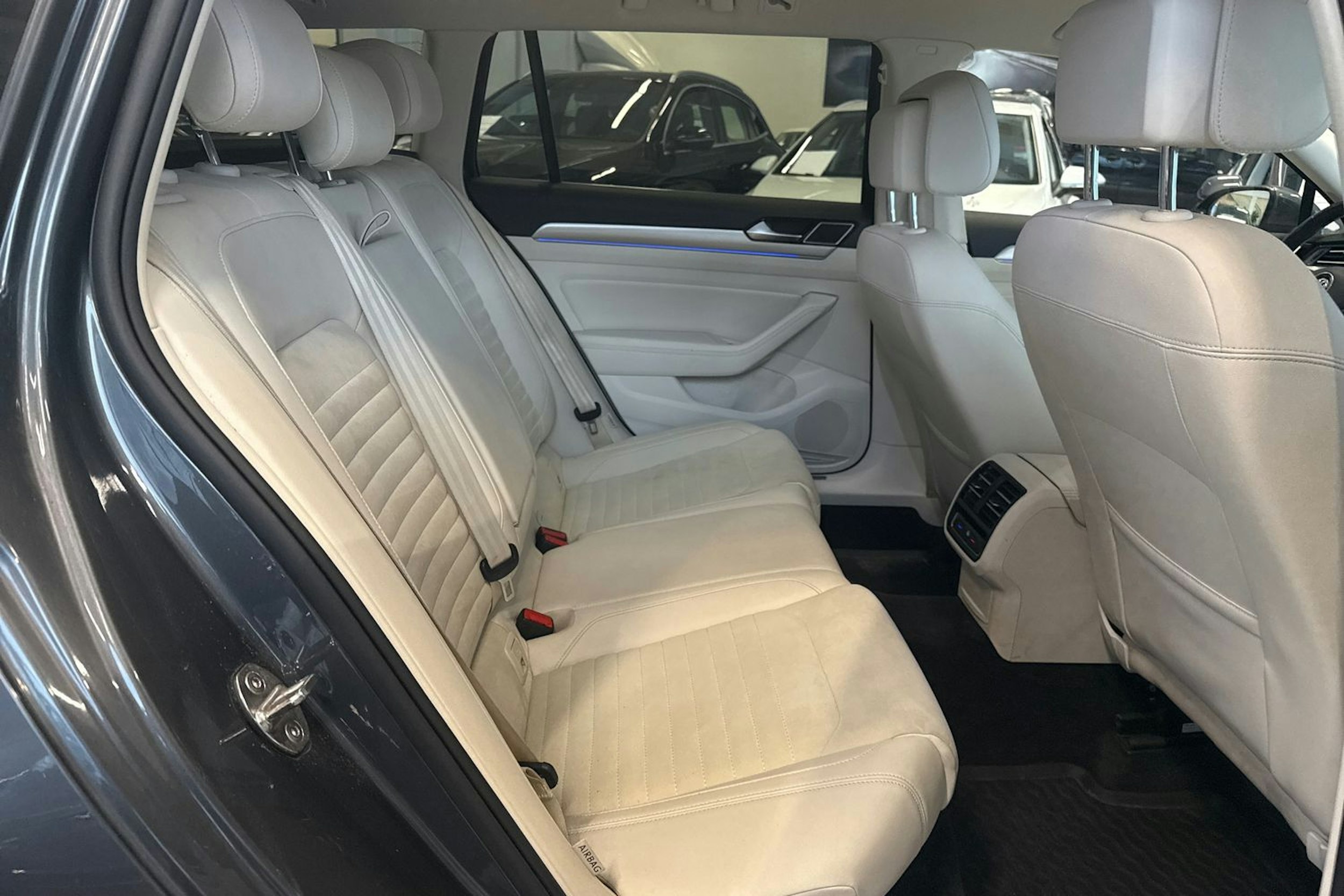 harmaa Volkswagen Passat 2017 kuva 25.