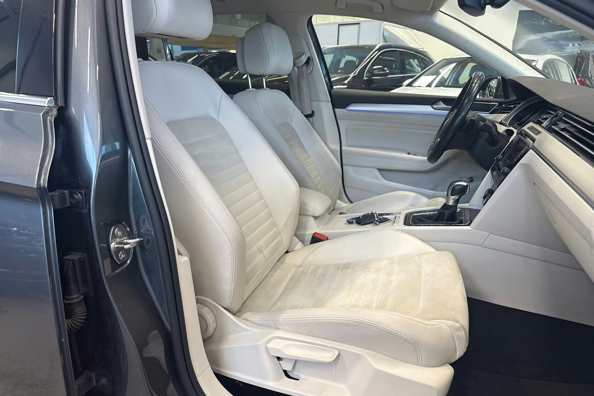 harmaa Volkswagen Passat 2017 kuva 26.