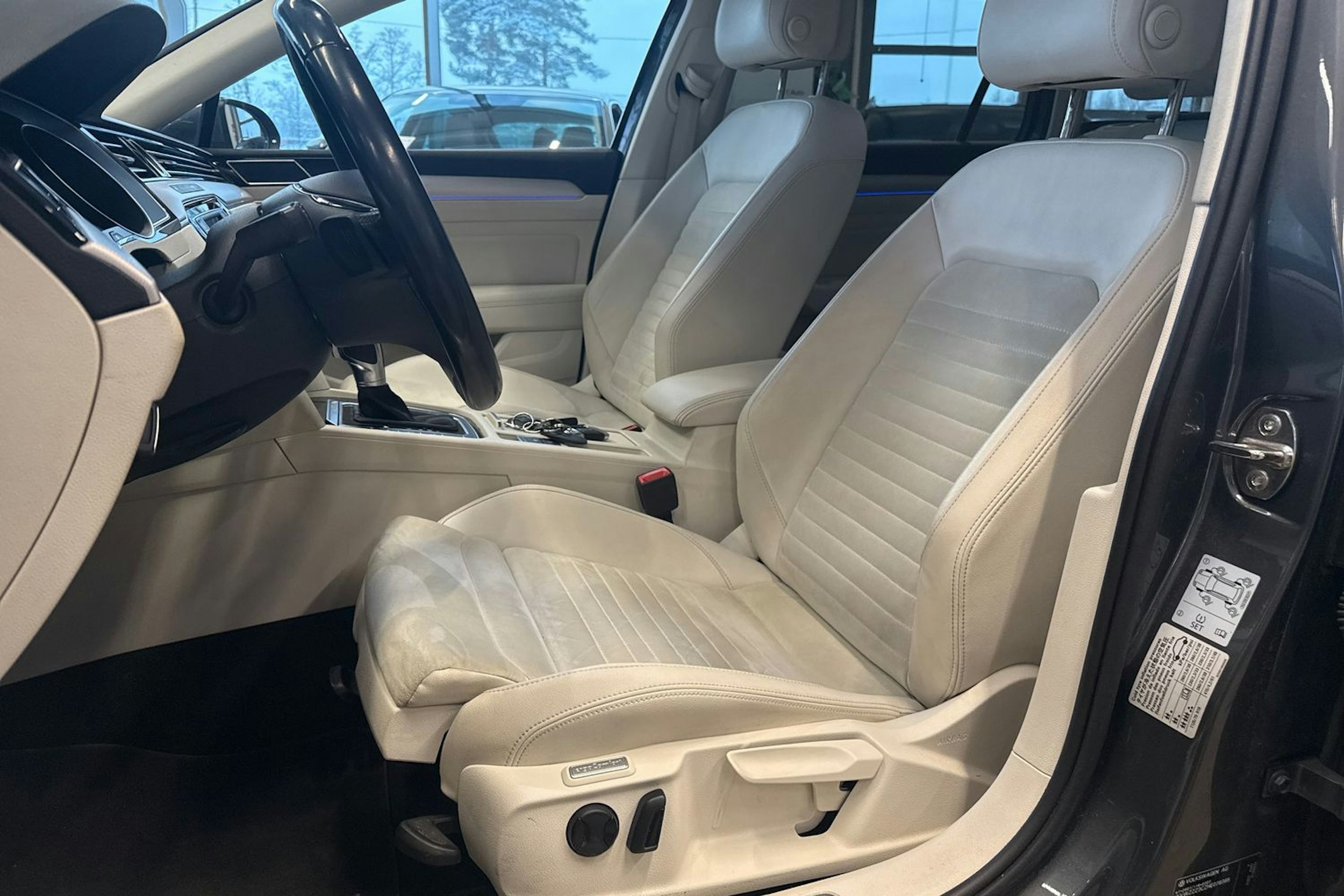 harmaa Volkswagen Passat 2017 kuva 27.