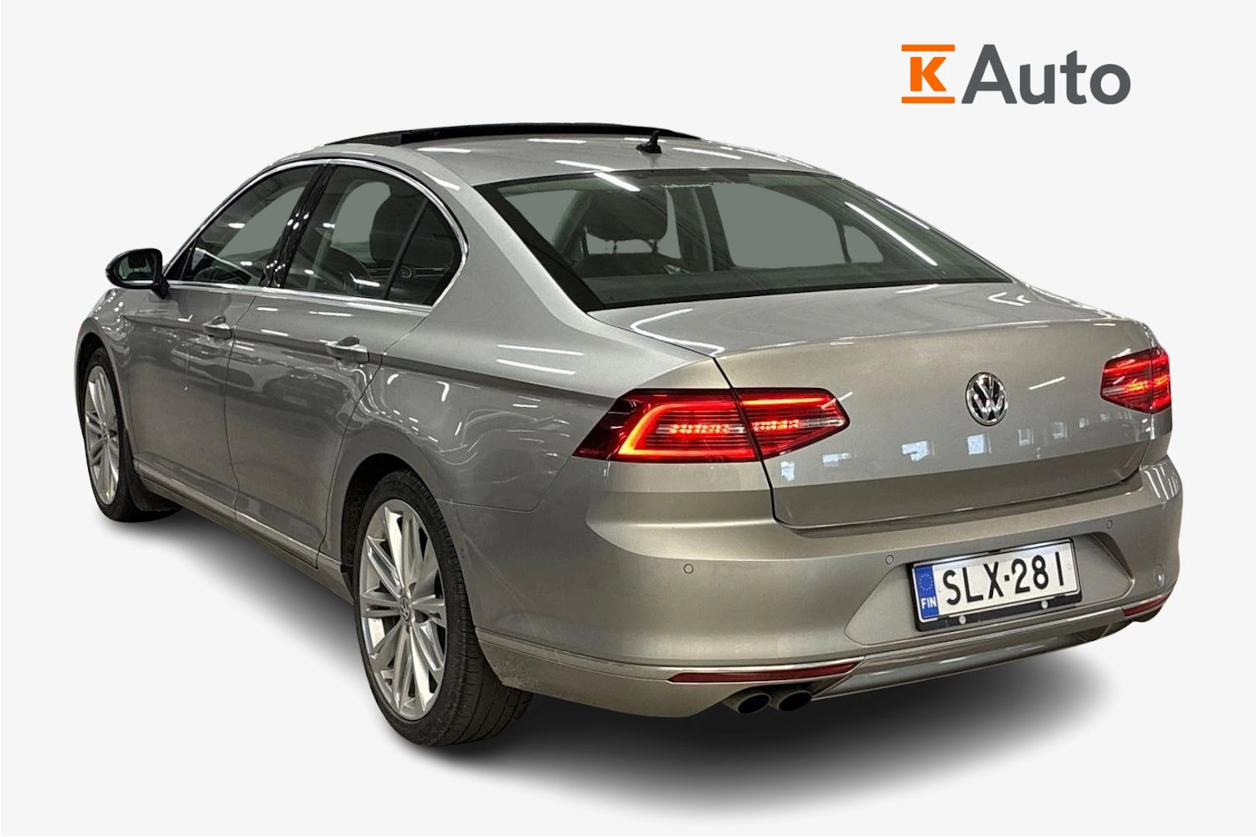 harmaa Volkswagen Passat 2016 kuva 2.