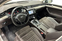 harmaa Volkswagen Passat 2016 kuva 3.