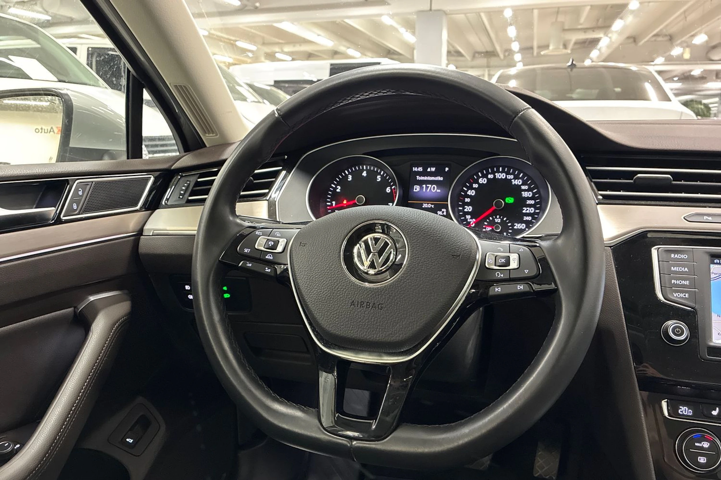 harmaa Volkswagen Passat 2016 kuva 5.