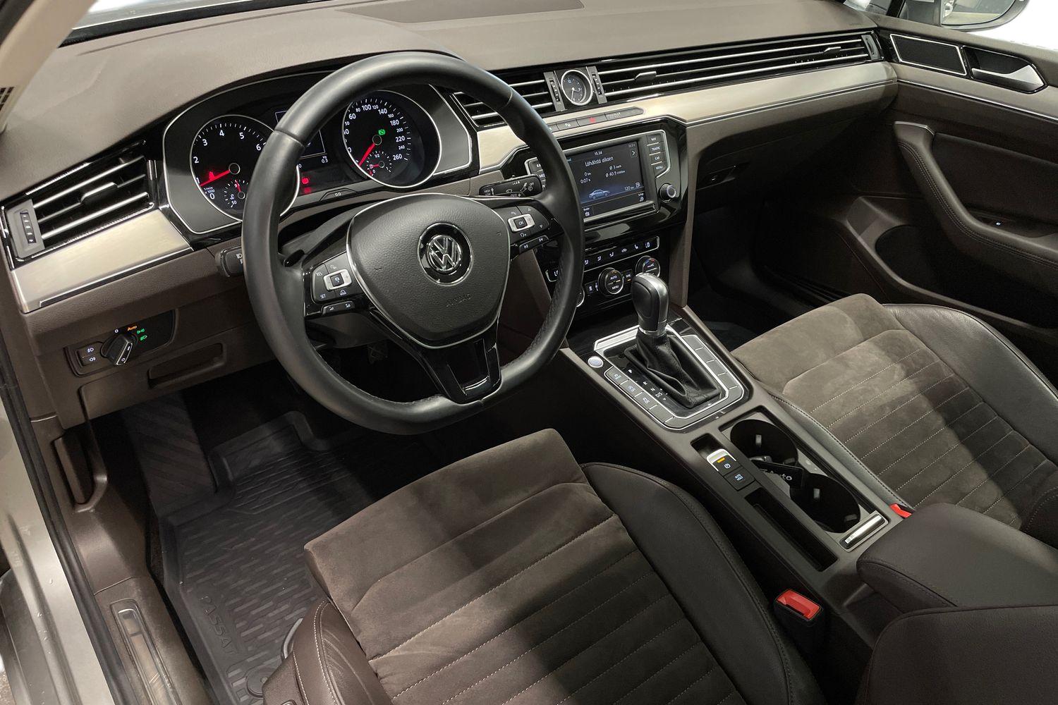 Volkswagen Passat 2016, photo 6/26