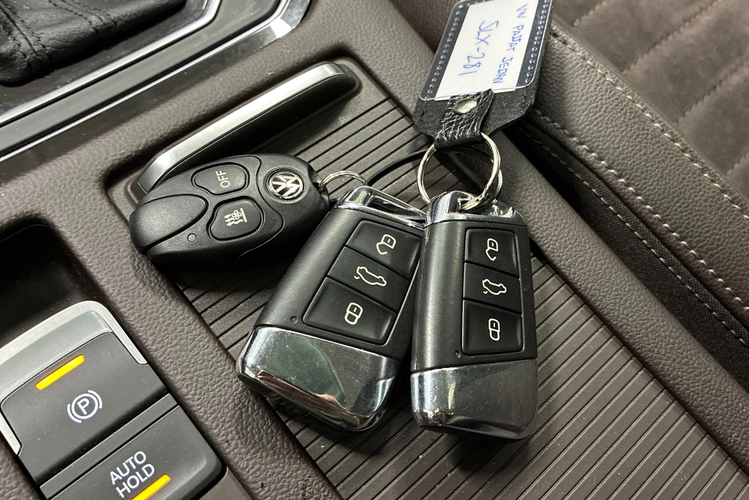 harmaa Volkswagen Passat 2016 kuva 6.