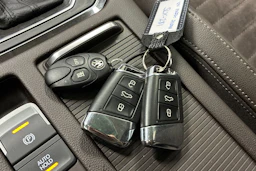 harmaa Volkswagen Passat 2016 kuva 6.