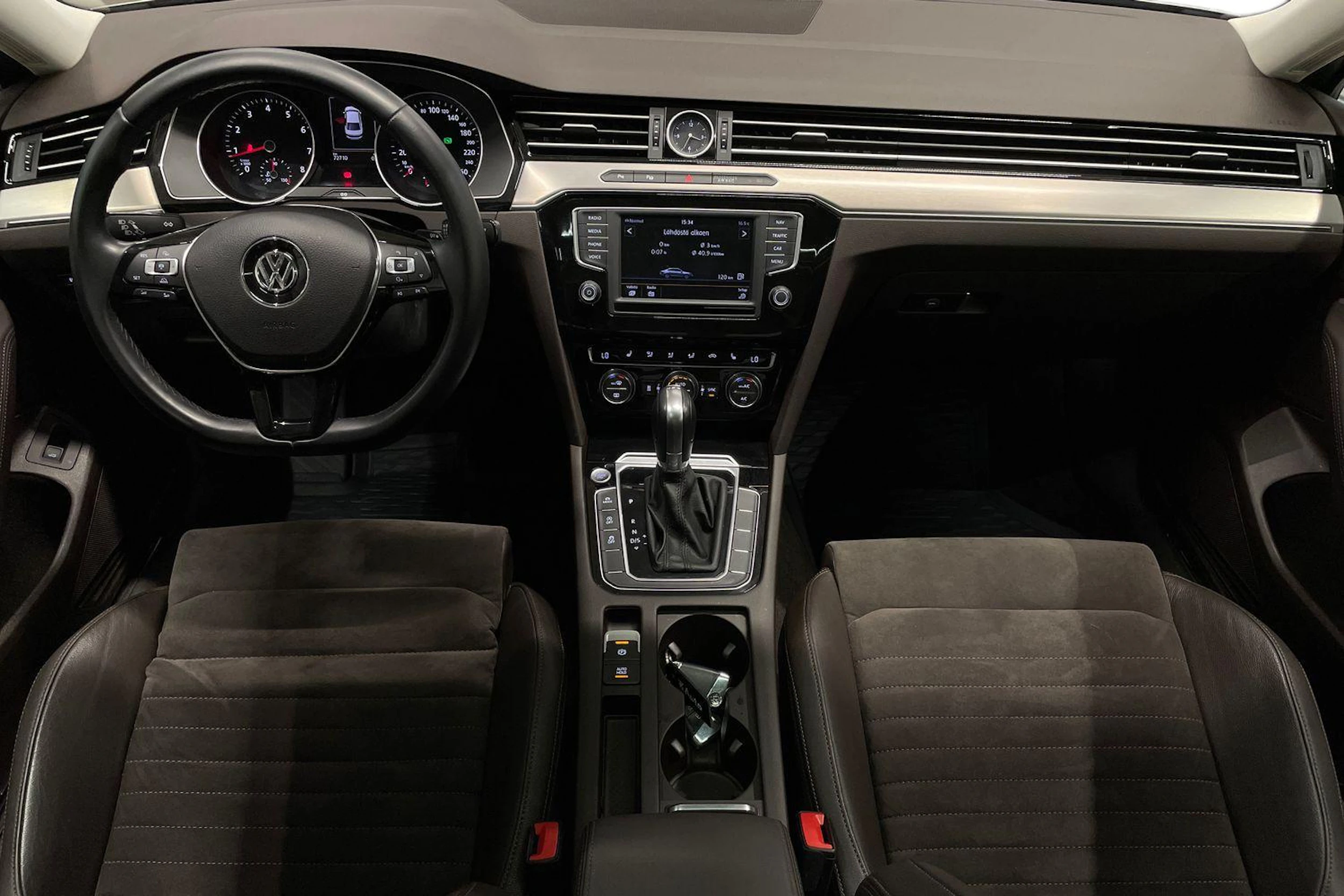harmaa Volkswagen Passat 2016 kuva 7.