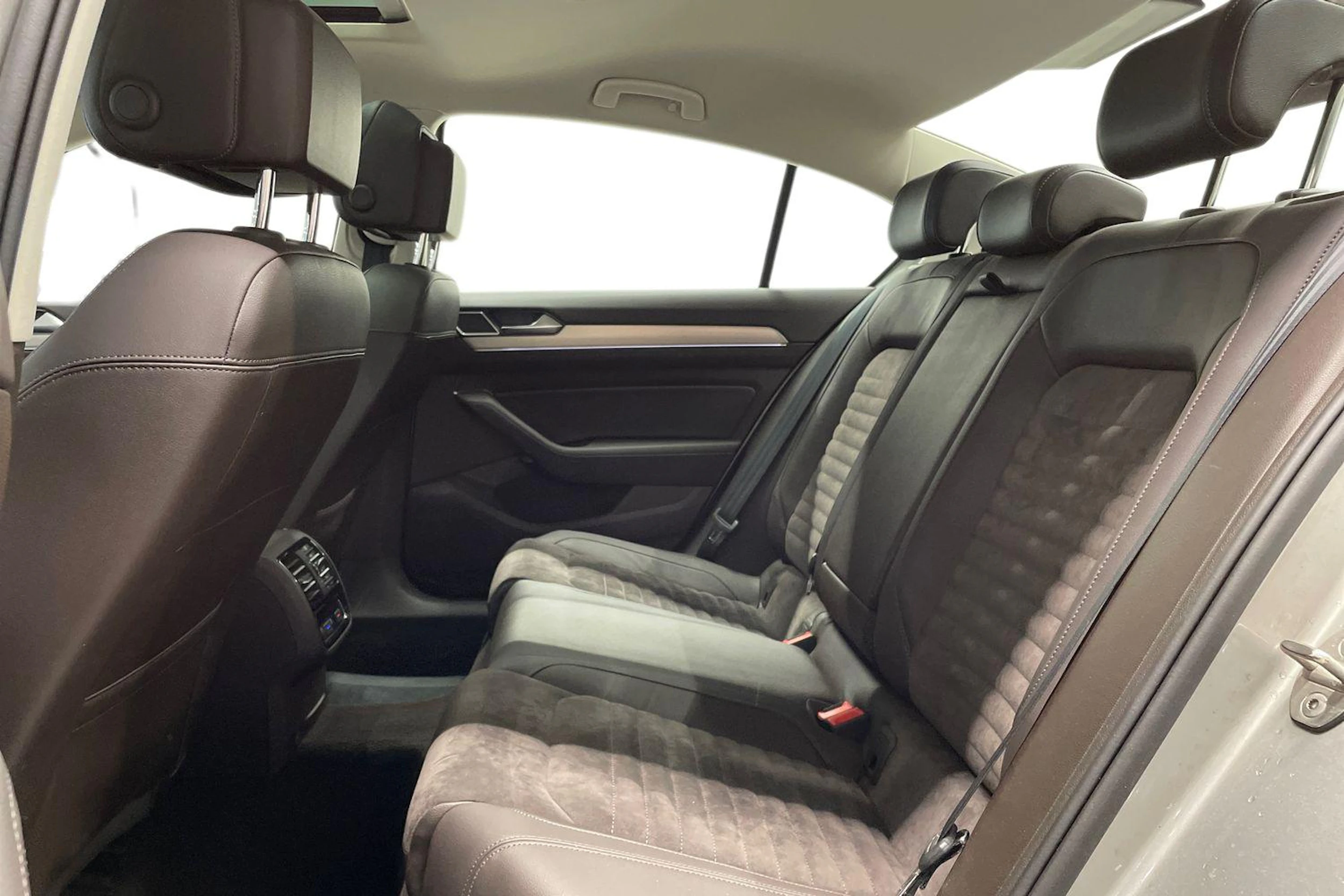 harmaa Volkswagen Passat 2016 kuva 8.