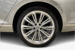 harmaa Volkswagen Passat 2016 kuva 9.