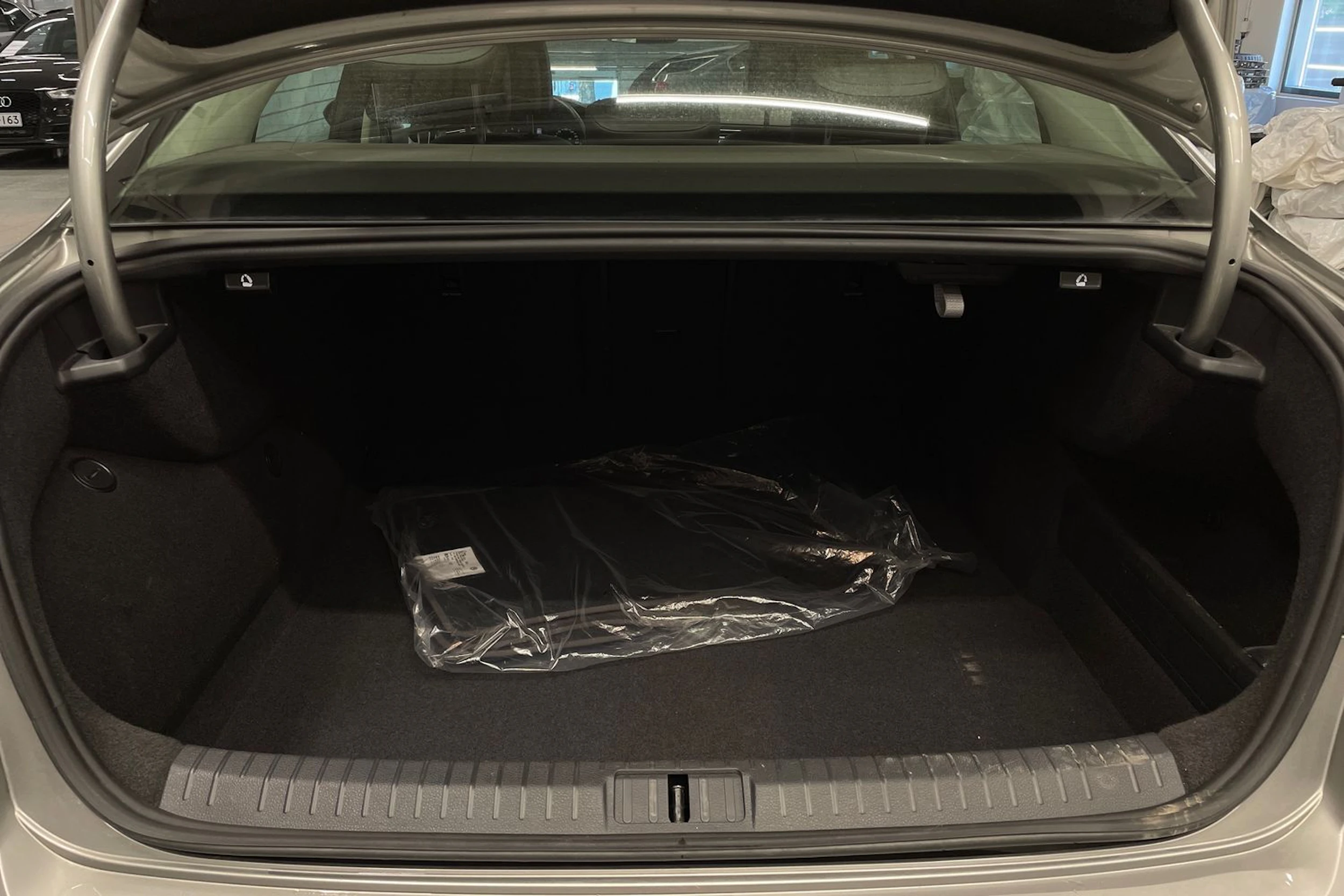 harmaa Volkswagen Passat 2016 kuva 12.
