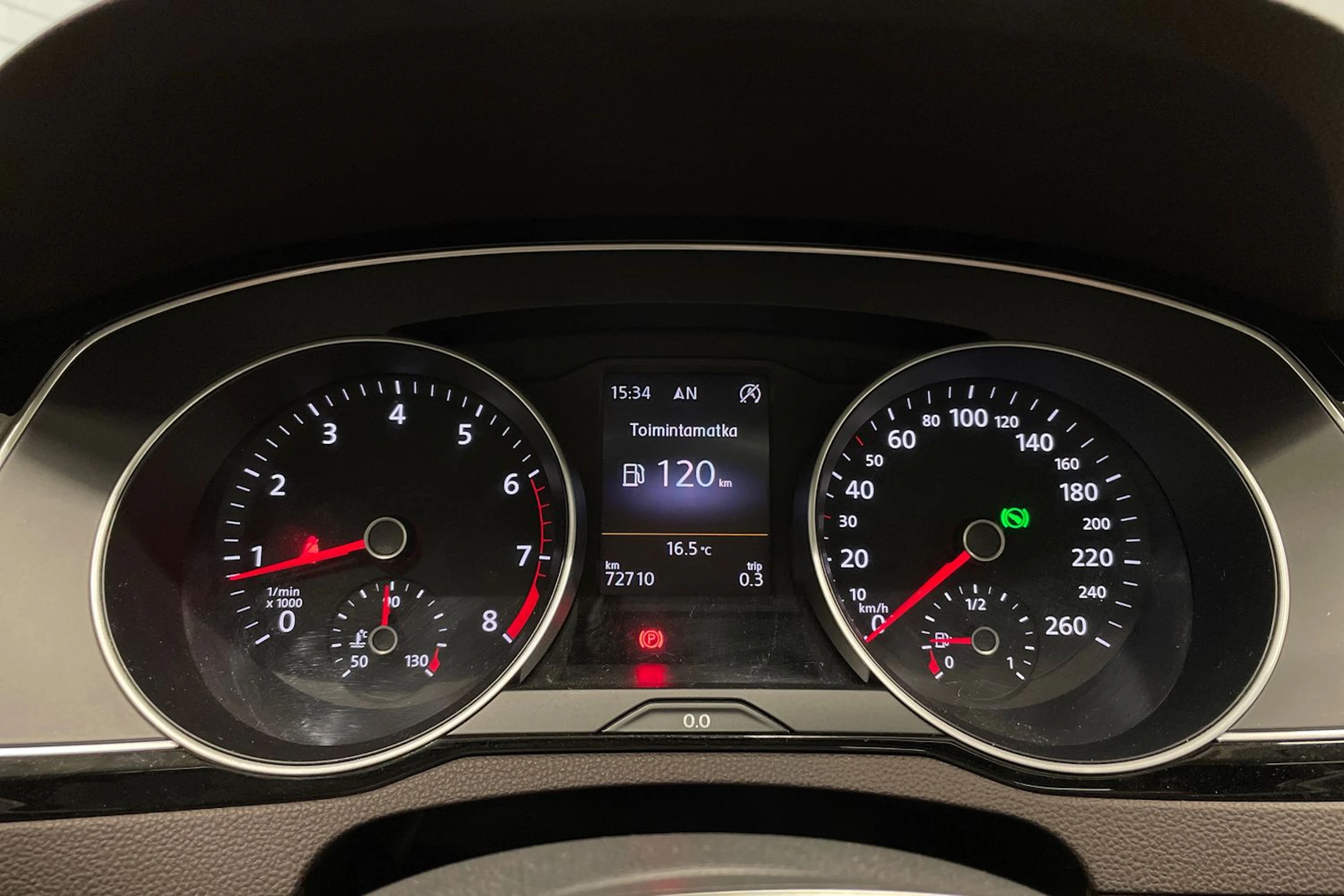 harmaa Volkswagen Passat 2016 kuva 13.
