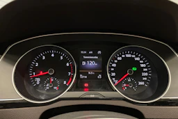 harmaa Volkswagen Passat 2016 kuva 13.