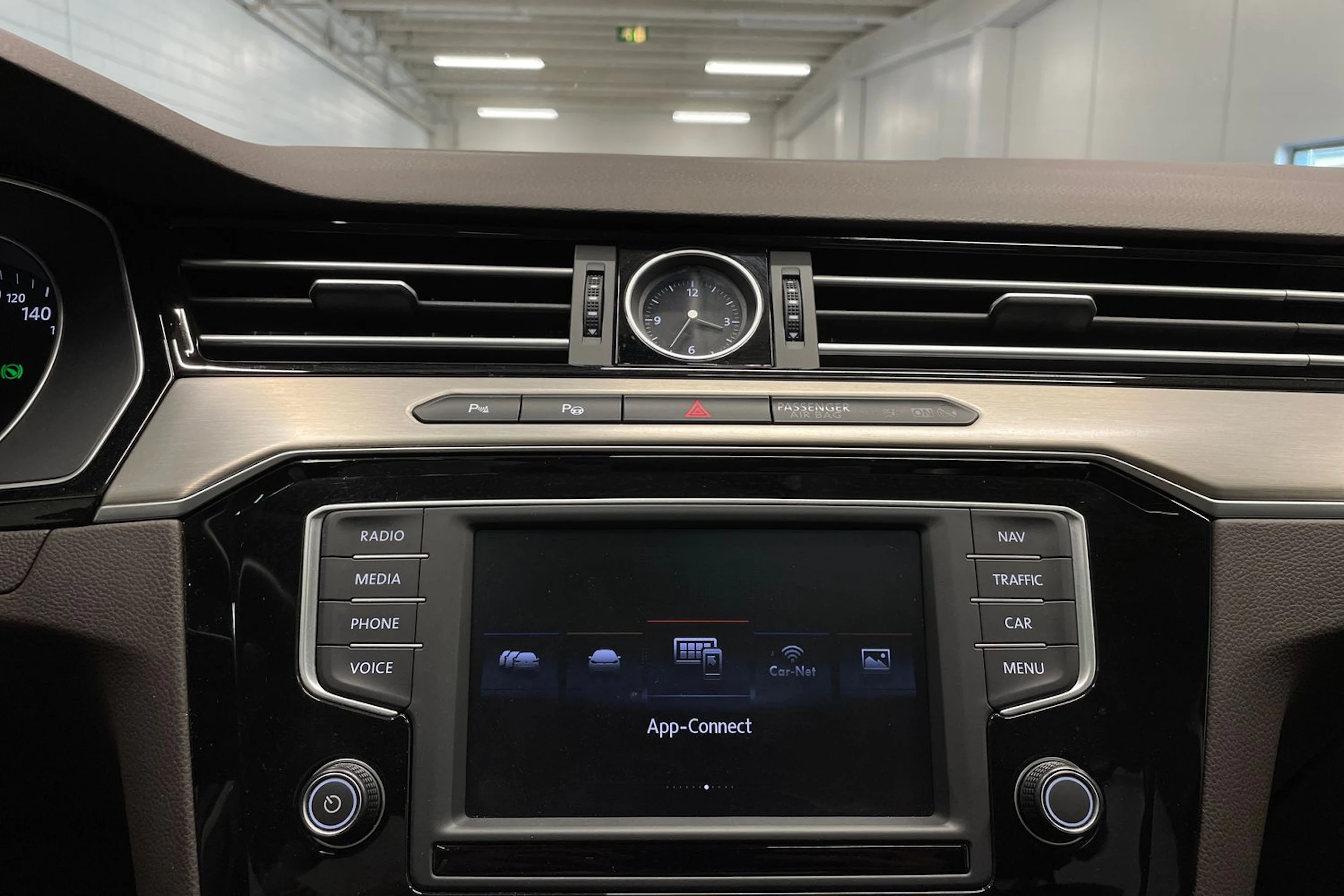 harmaa Volkswagen Passat 2016 kuva 14.