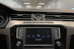 harmaa Volkswagen Passat 2016 kuva 14.