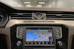harmaa Volkswagen Passat 2016 kuva 15.