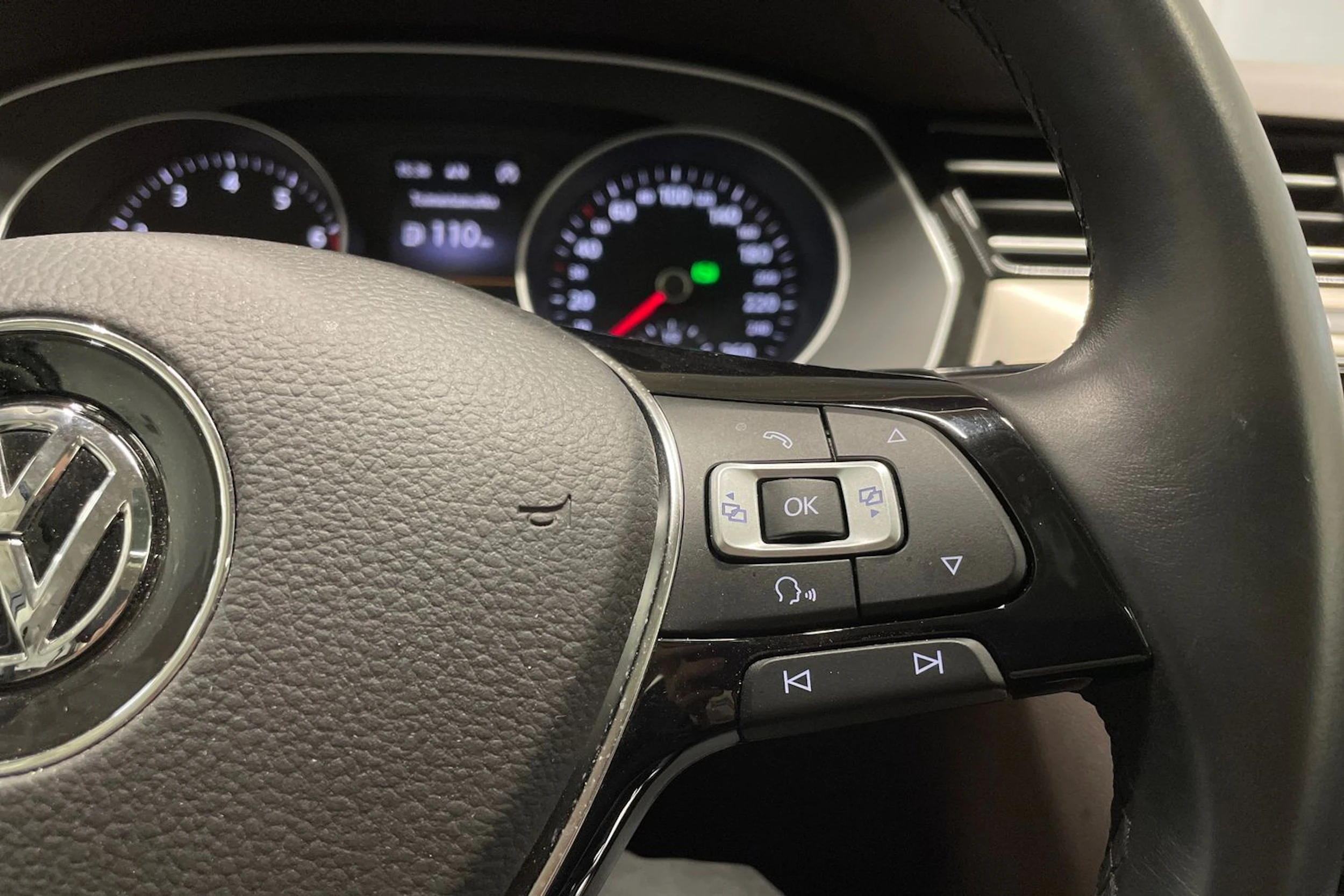 harmaa Volkswagen Passat 2016 kuva 20.
