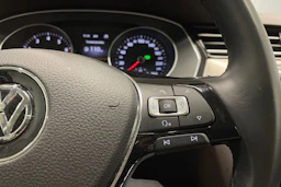 harmaa Volkswagen Passat 2016 kuva 20.