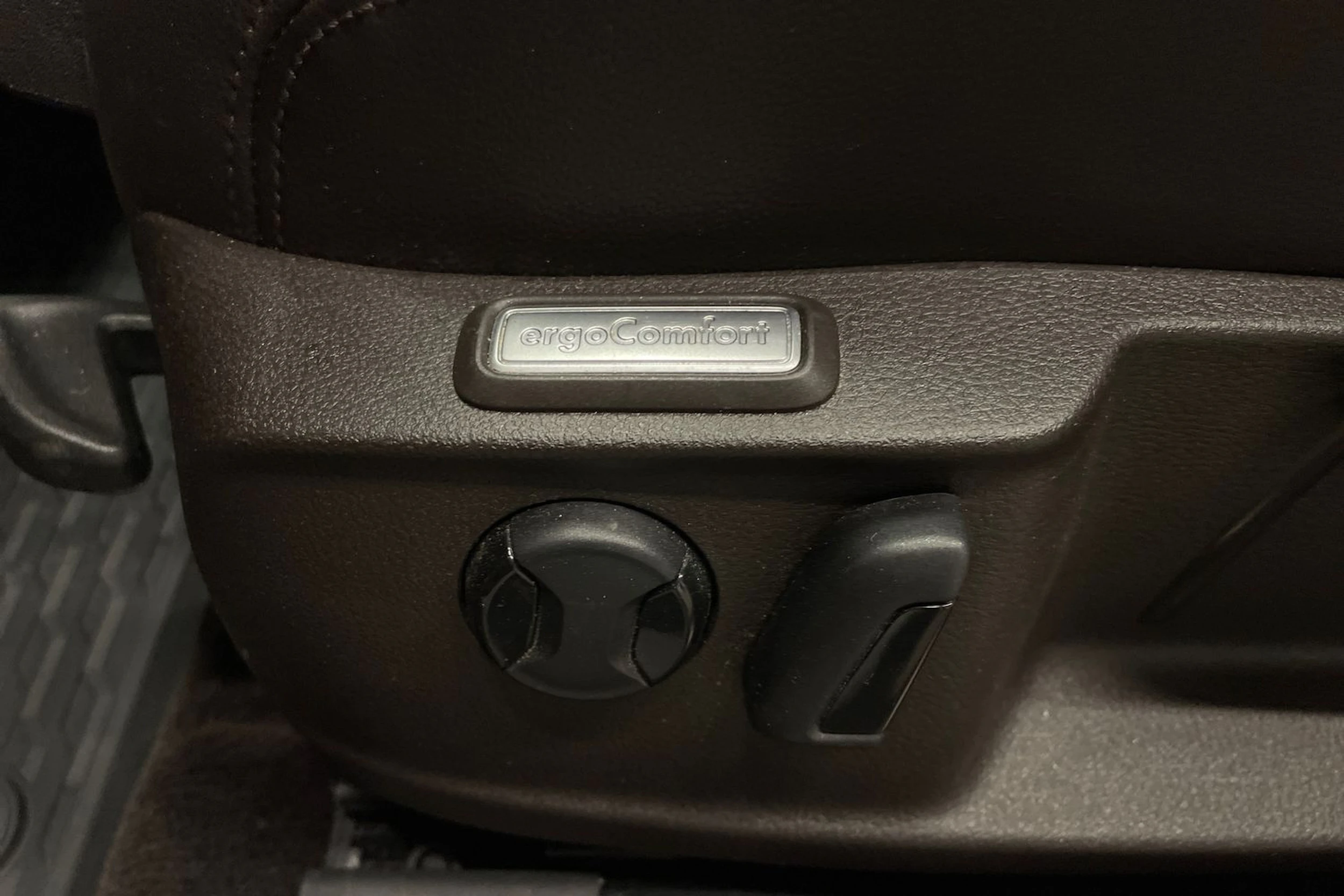 harmaa Volkswagen Passat 2016 kuva 22.