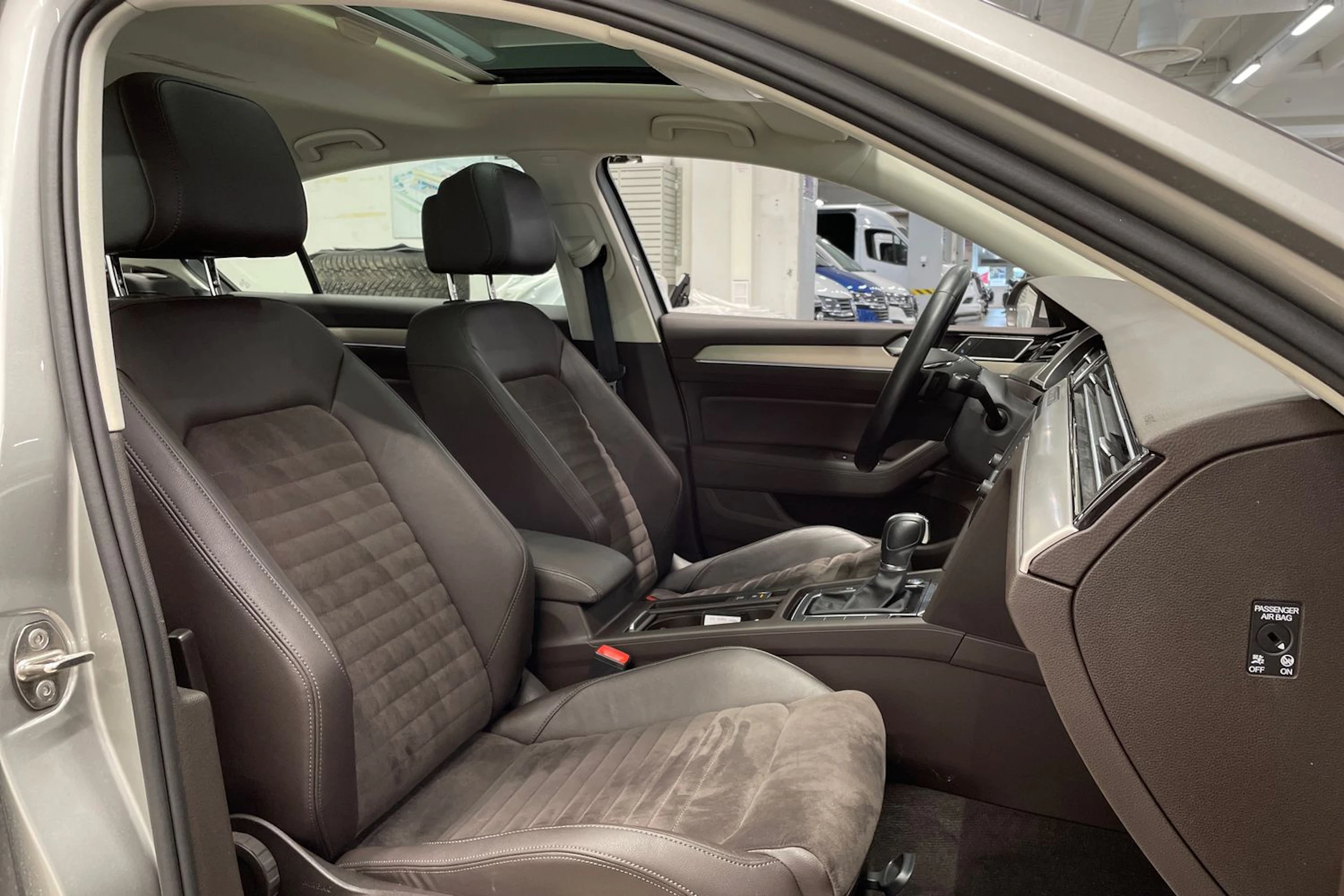 harmaa Volkswagen Passat 2016 kuva 25.
