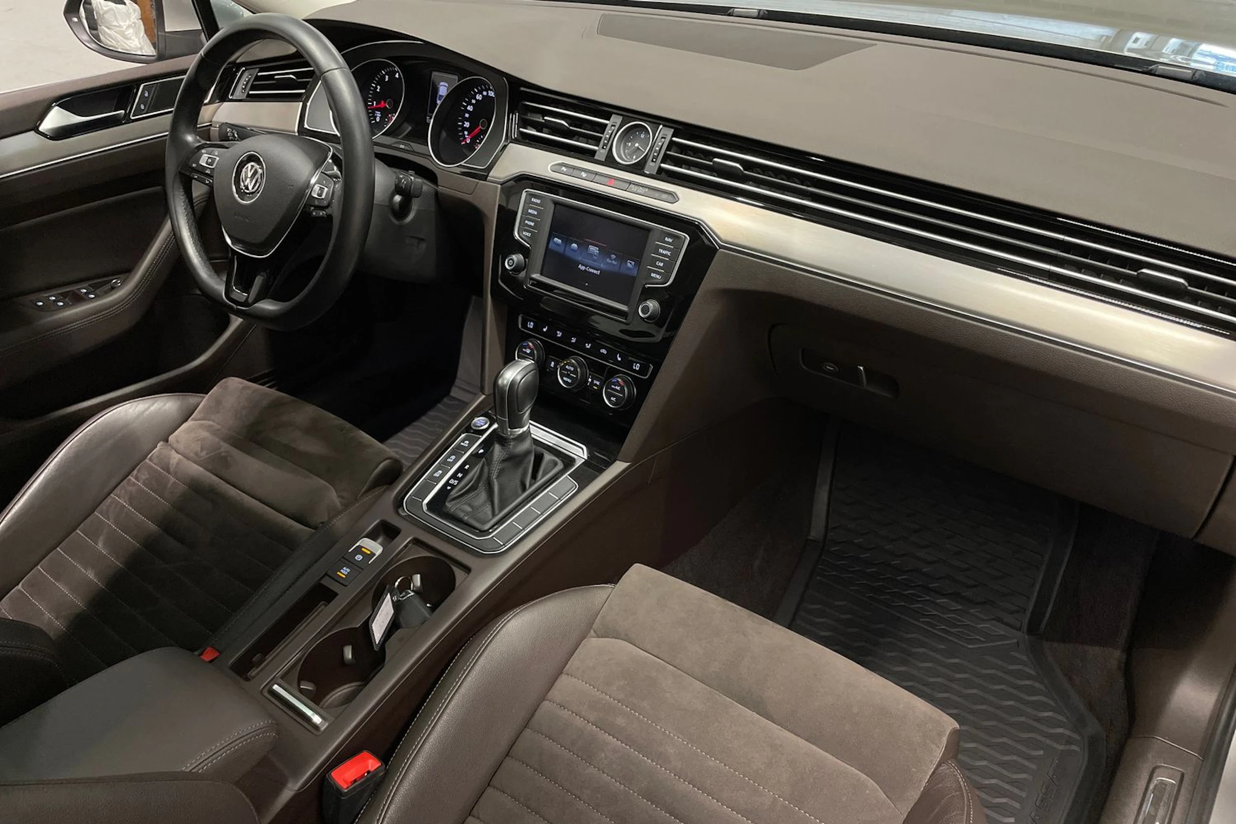 harmaa Volkswagen Passat 2016 kuva 26.