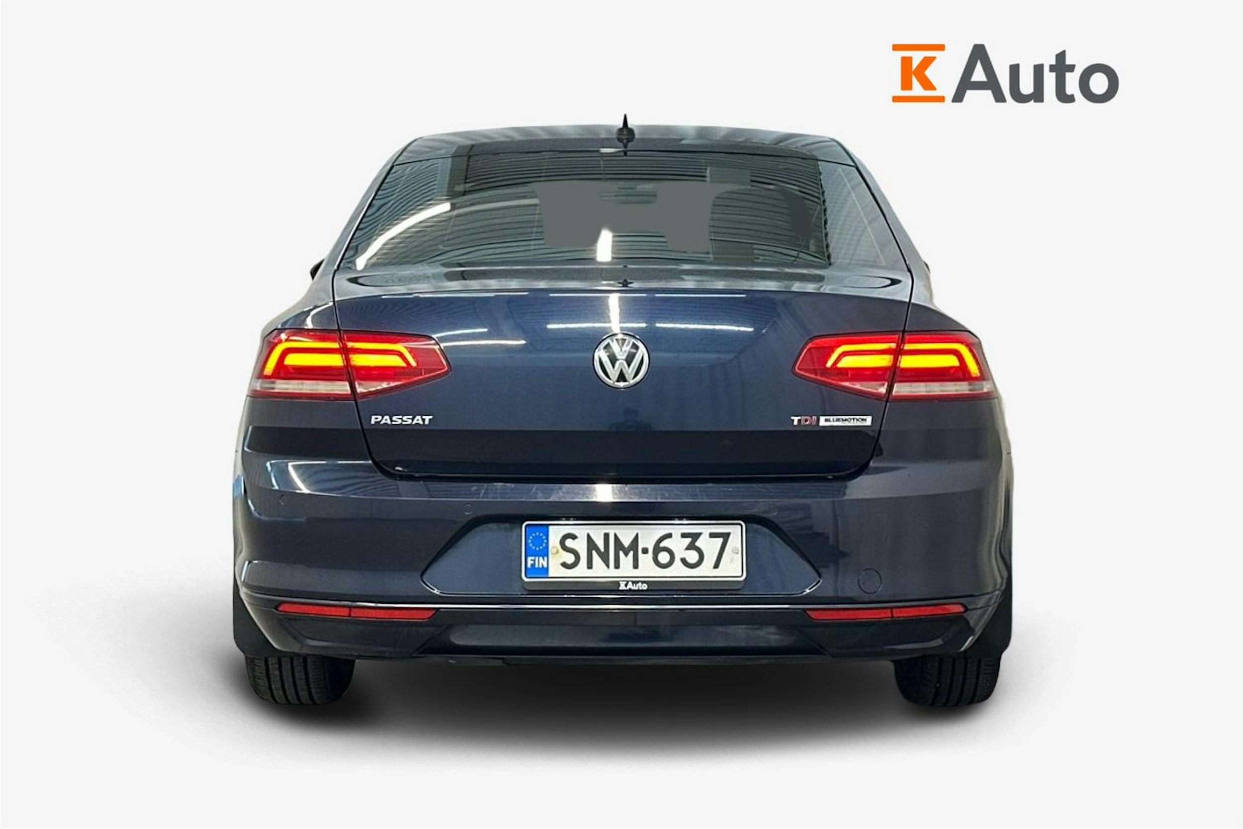 sininen Volkswagen Passat 2016 kuva 3.