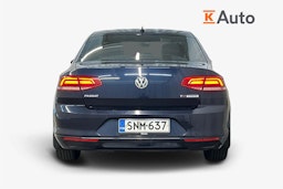 sininen Volkswagen Passat 2016 kuva 3.
