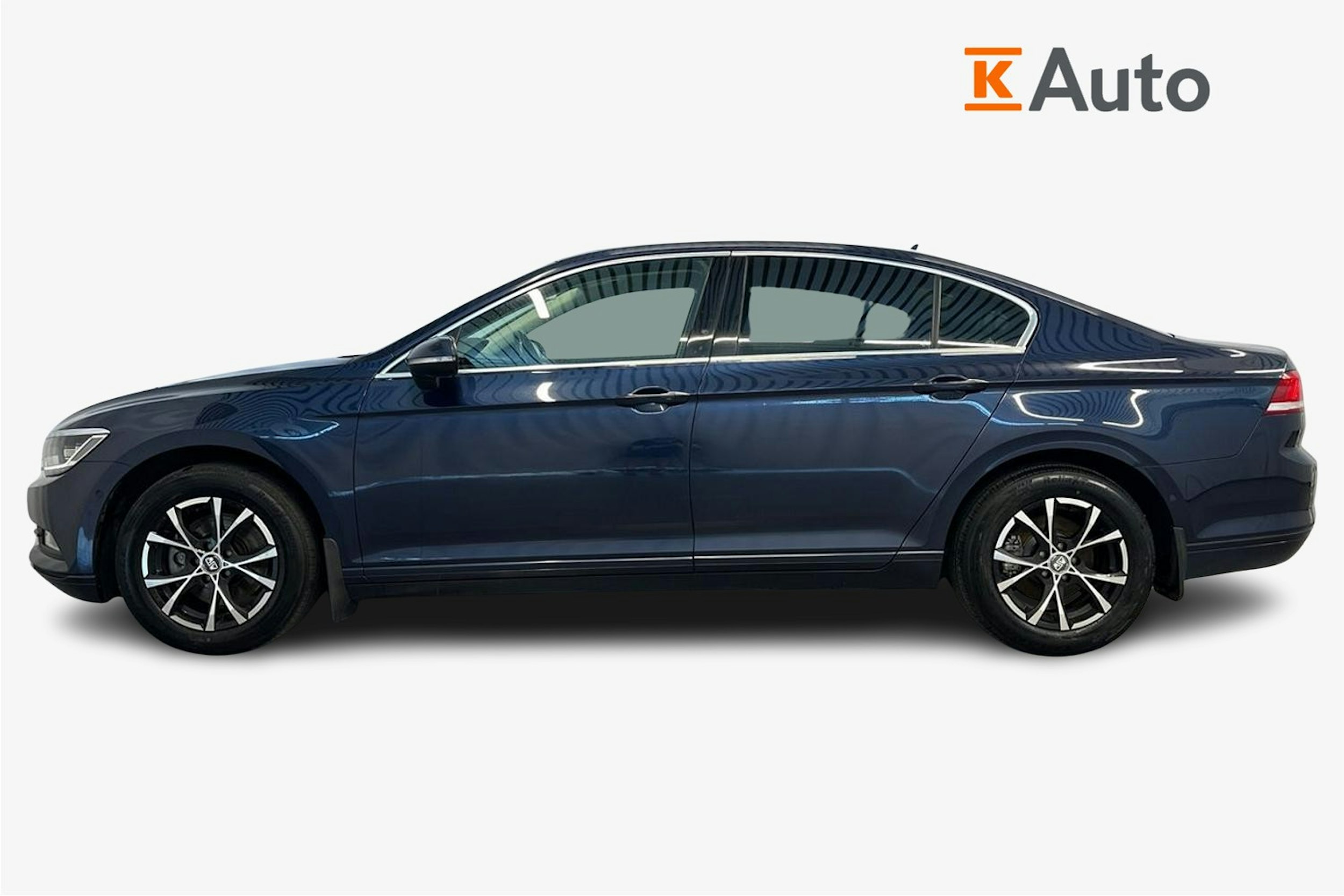 sininen Volkswagen Passat 2016 kuva 6.