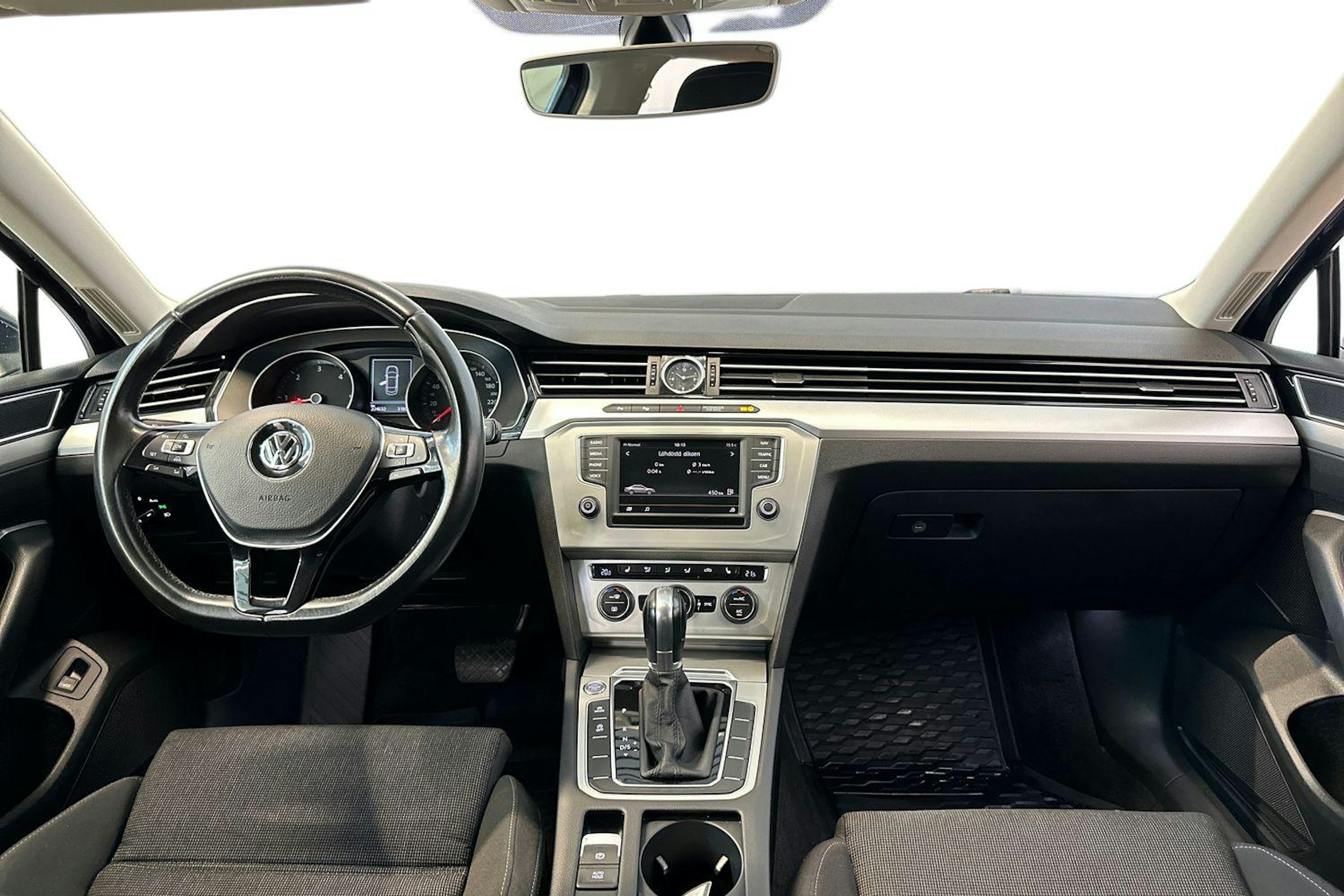 sininen Volkswagen Passat 2016 kuva 9.
