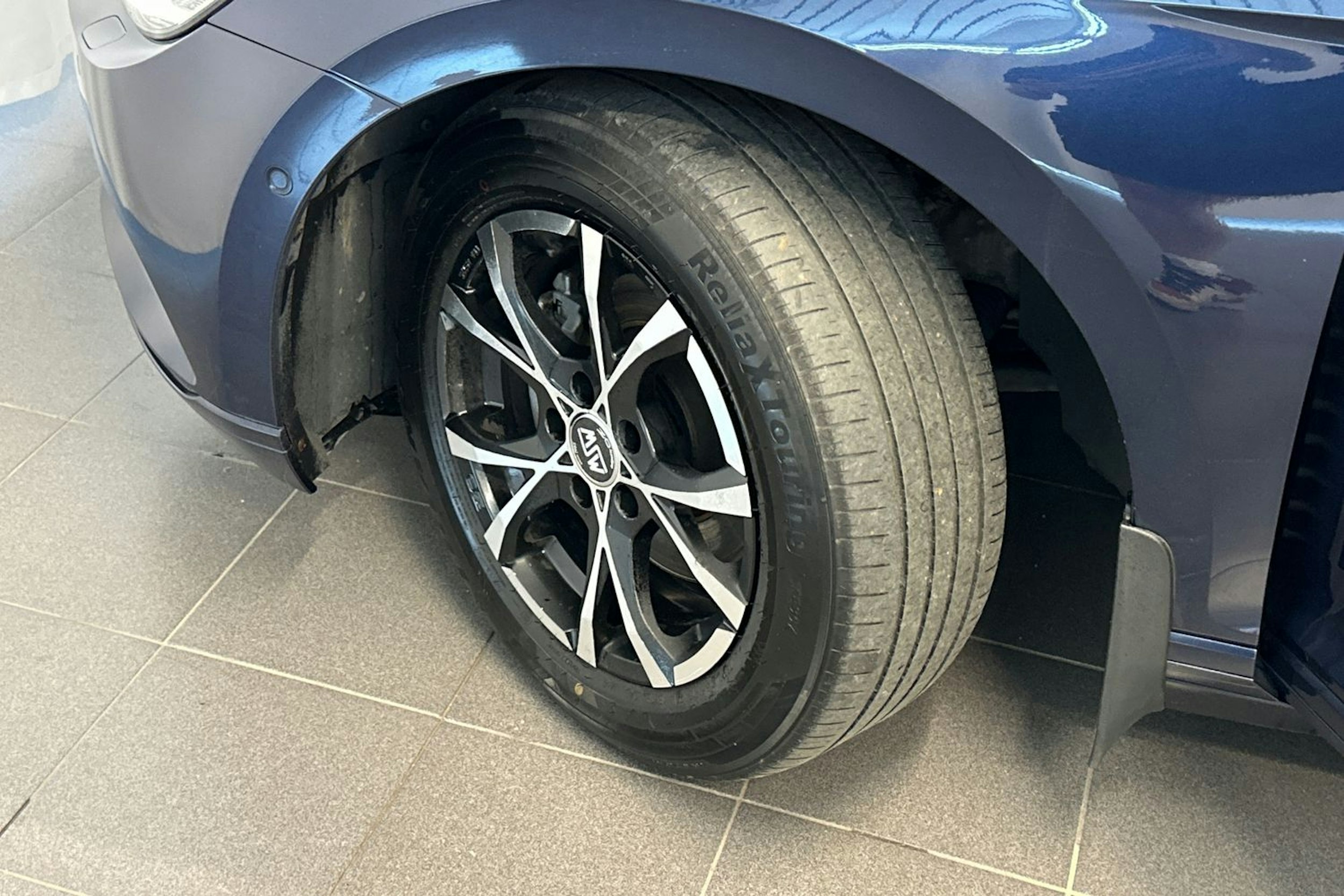 sininen Volkswagen Passat 2016 kuva 13.