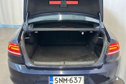 sininen Volkswagen Passat 2016 kuva 15.