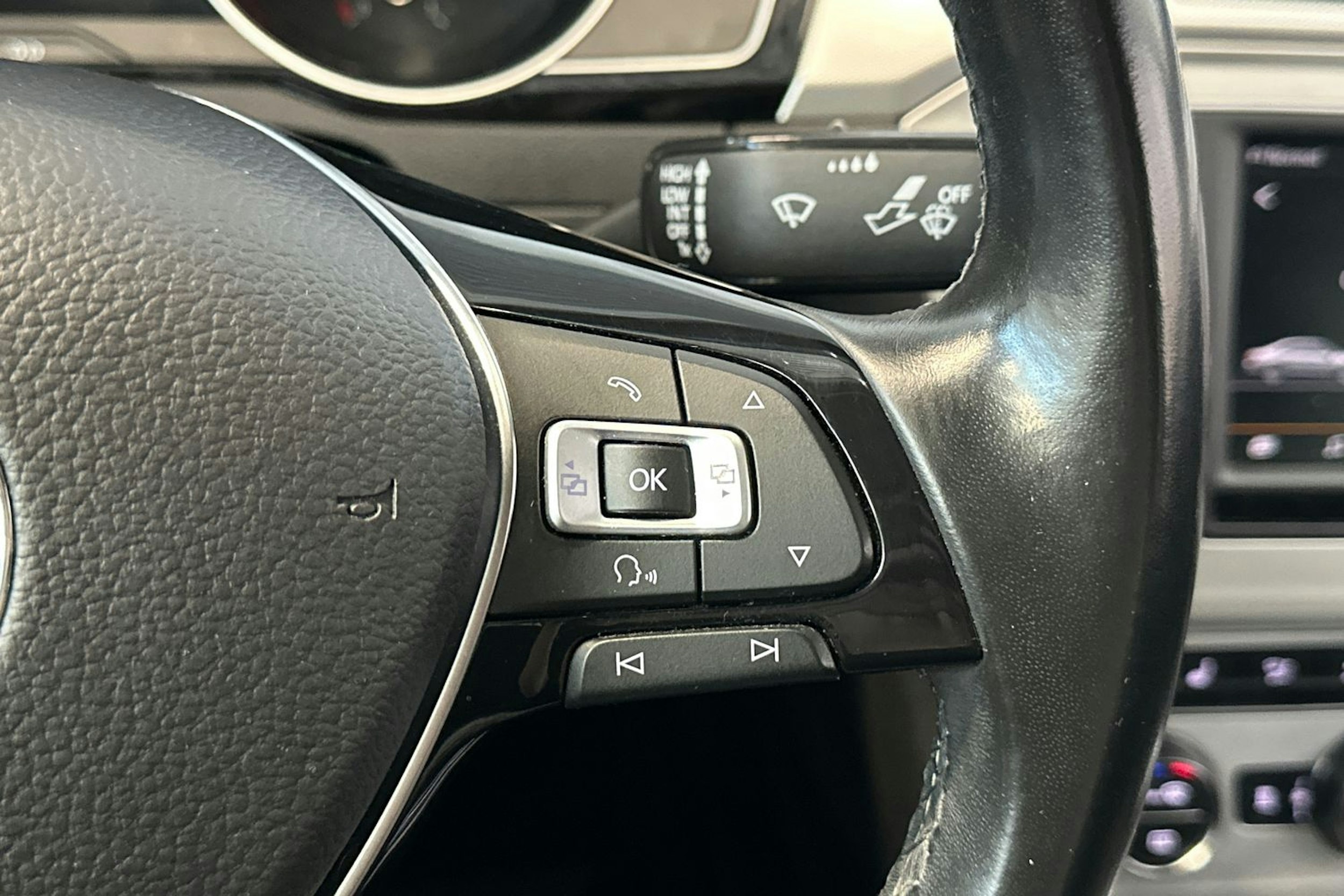 sininen Volkswagen Passat 2016 kuva 20.