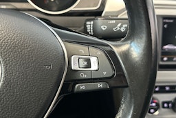 sininen Volkswagen Passat 2016 kuva 20.