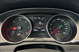sininen Volkswagen Passat 2016 kuva 21.