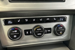 sininen Volkswagen Passat 2016 kuva 23.