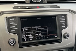 sininen Volkswagen Passat 2016 kuva 24.