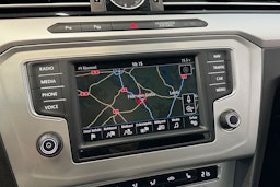 sininen Volkswagen Passat 2016 kuva 26.