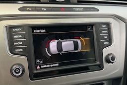 sininen Volkswagen Passat 2016 kuva 28.