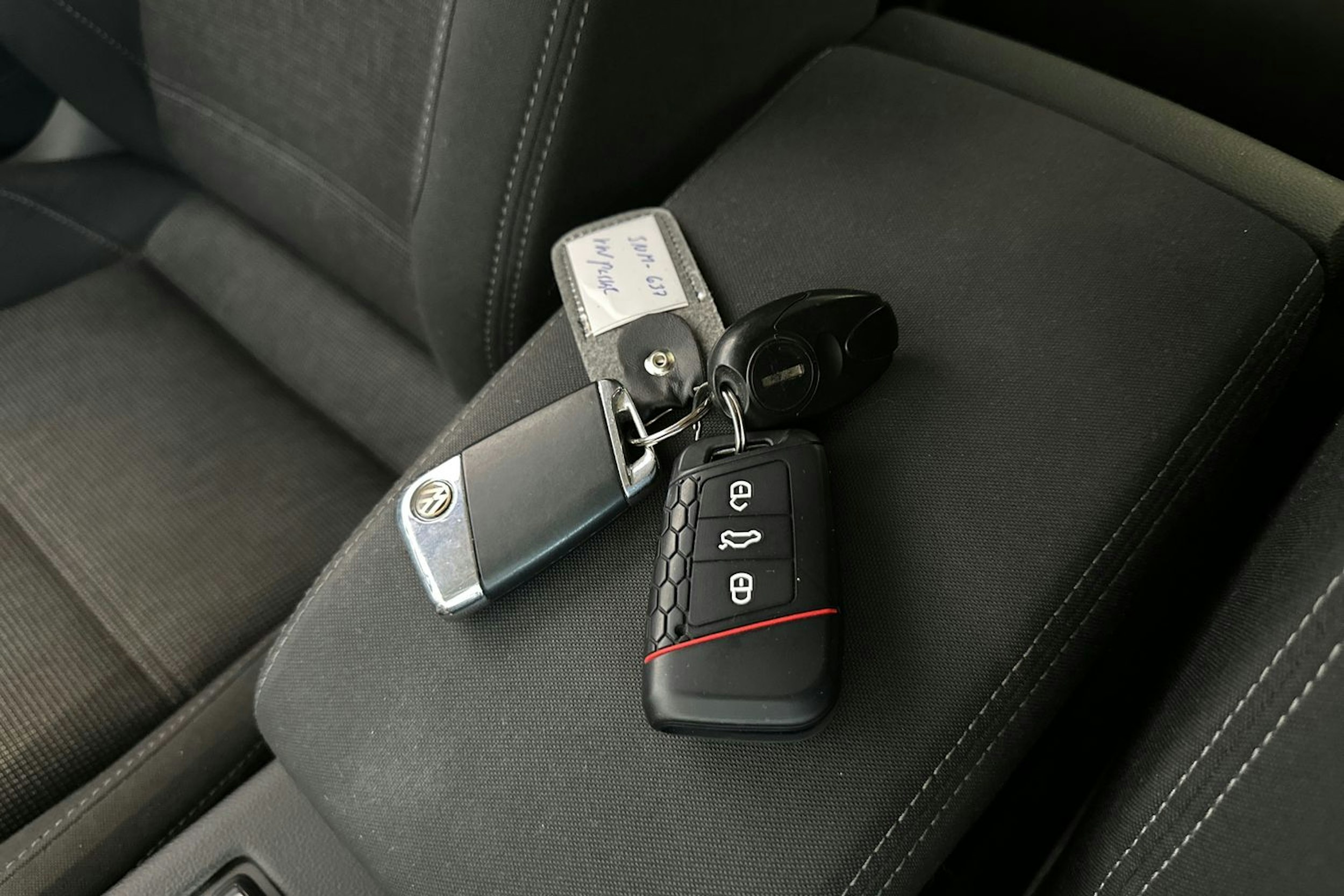 sininen Volkswagen Passat 2016 kuva 29.