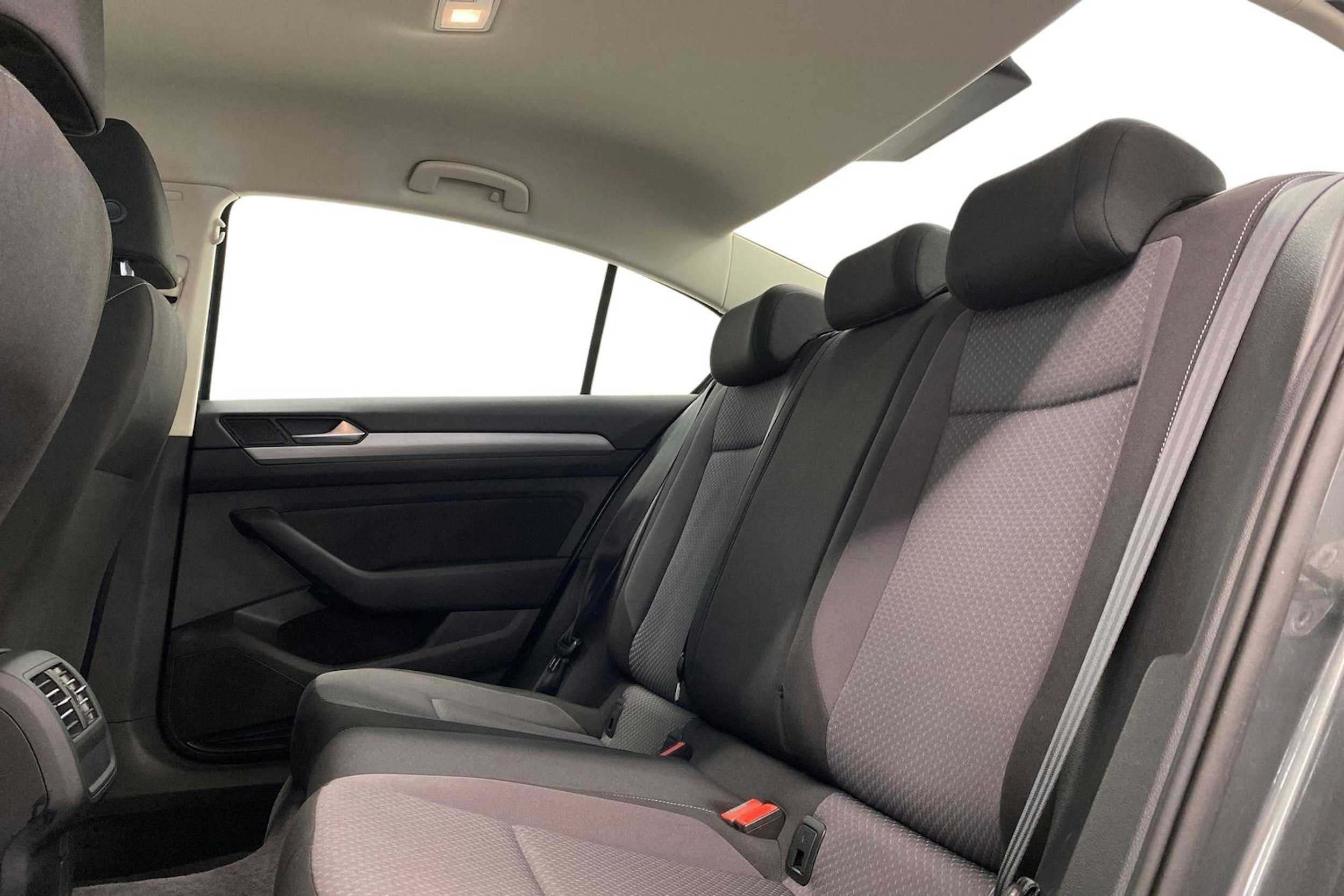 Harmaa Volkswagen Passat 2016 kuva 10.