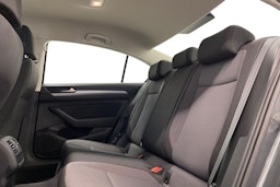 Harmaa Volkswagen Passat 2016 kuva 10.