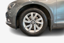 Harmaa Volkswagen Passat 2016 kuva 11.
