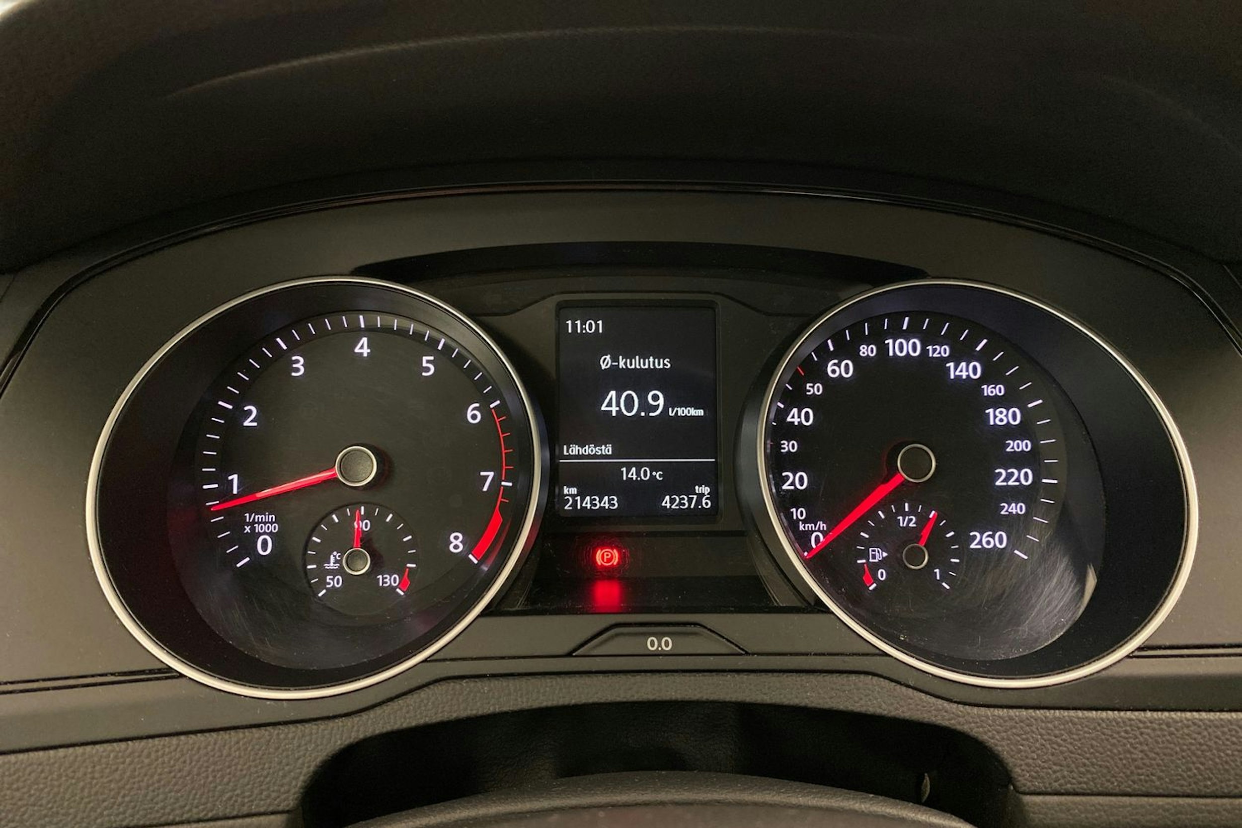Harmaa Volkswagen Passat 2016 kuva 18.