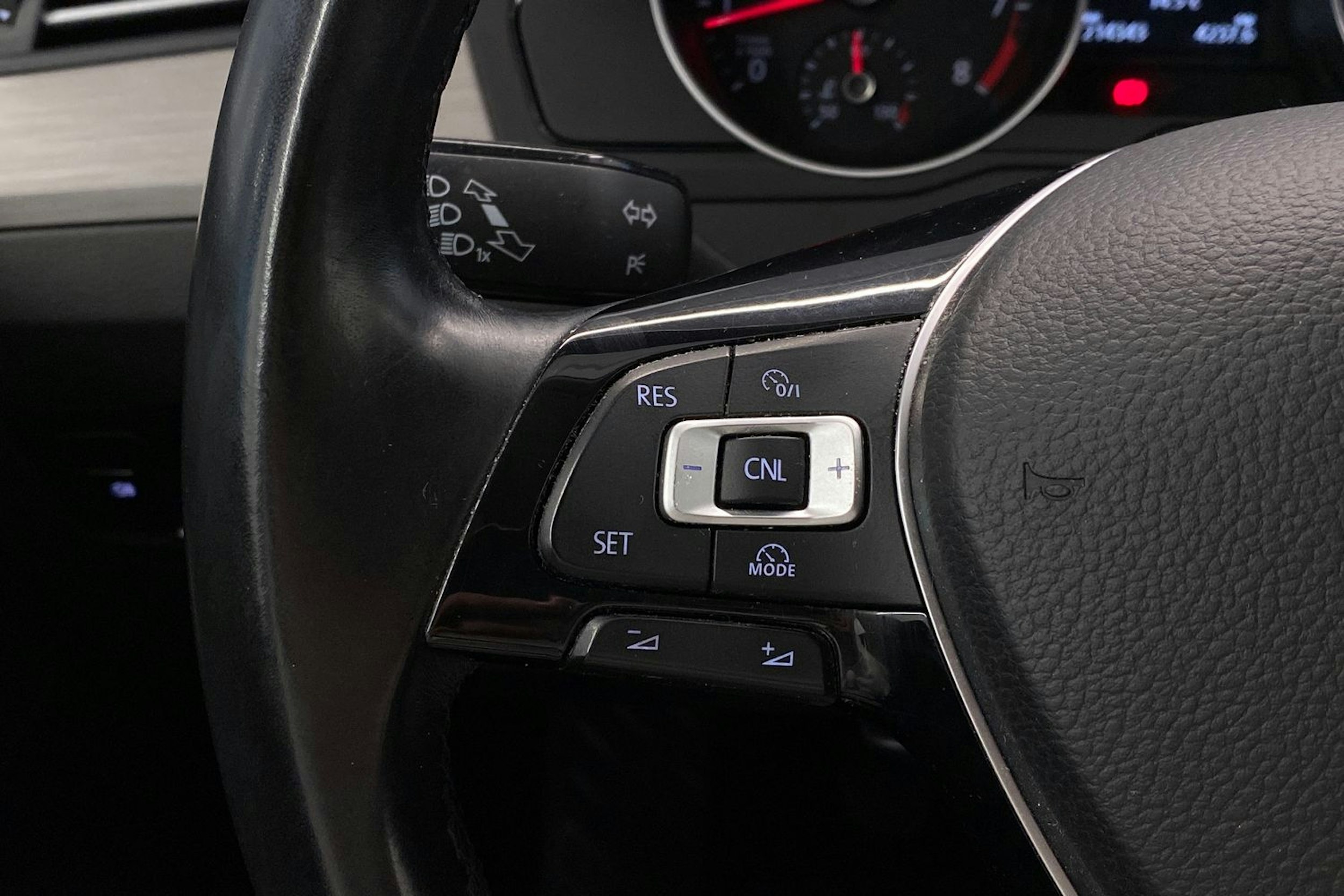 Harmaa Volkswagen Passat 2016 kuva 19.
