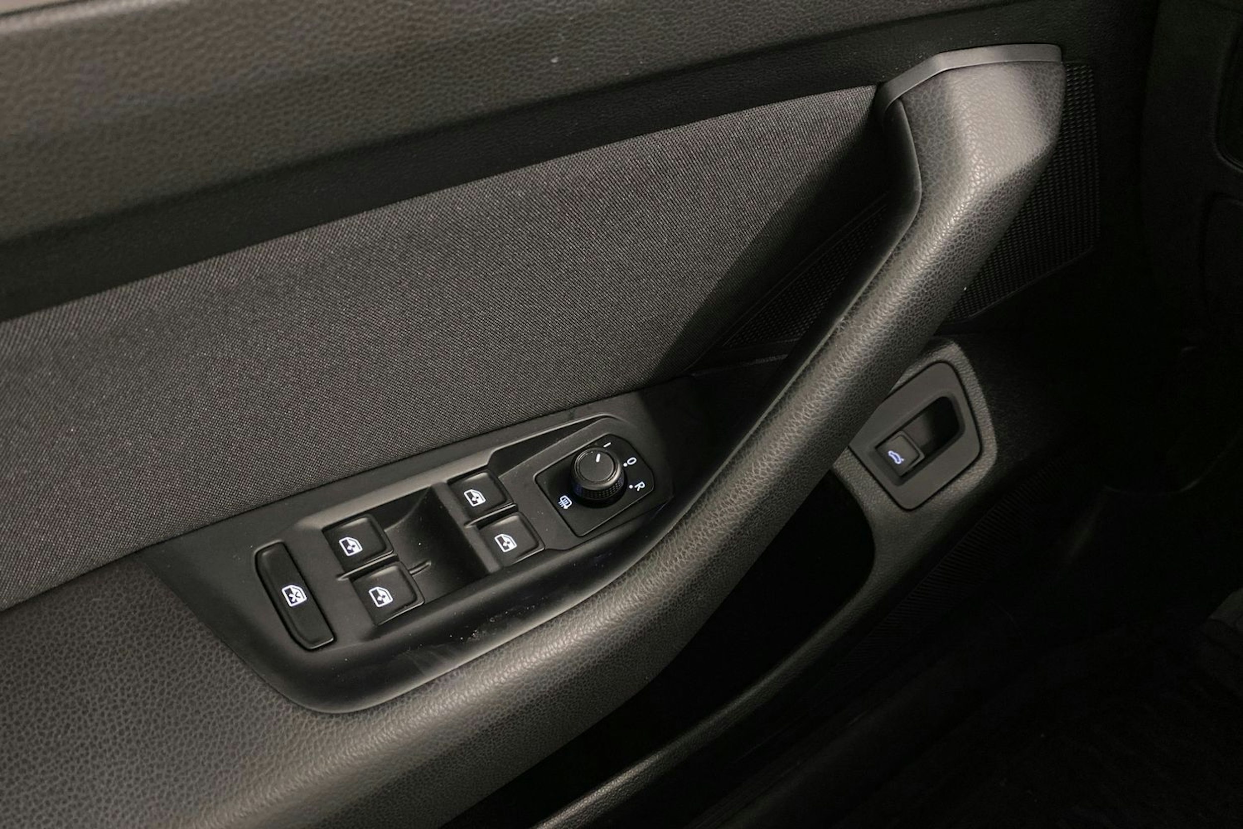 Harmaa Volkswagen Passat 2016 kuva 21.